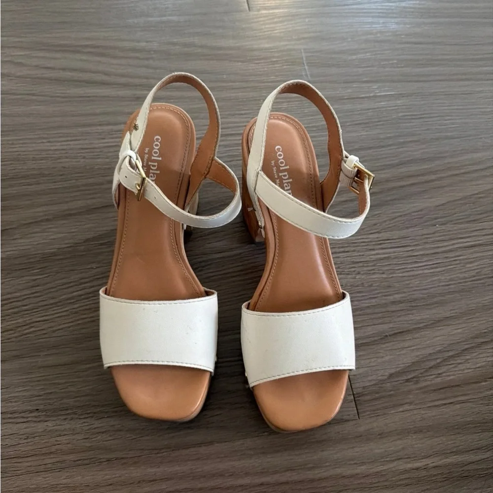 Steve Madden White Sandal Wood-Block Heel - Picture 2 of 3